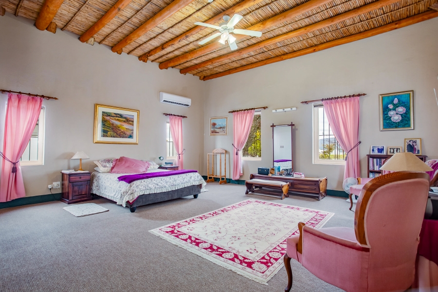 5 Bedroom Property for Sale in Uitsig Western Cape